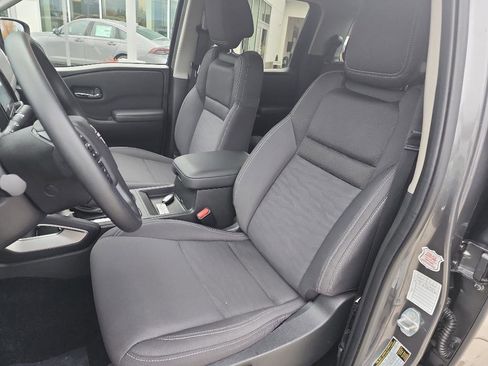 Used 2023 Nissan Frontier SV image 12