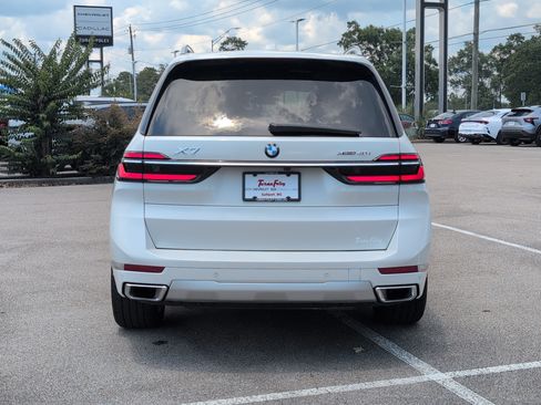 Used 2024 BMW X7 xDrive40i w/ Executive Package AWD/4WD image 4