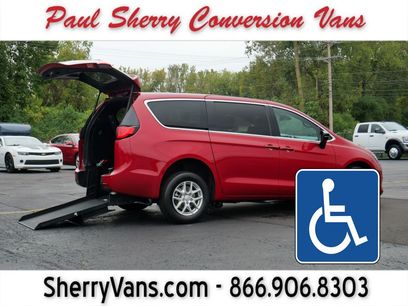Used 2025 Chrysler Pacifica Select