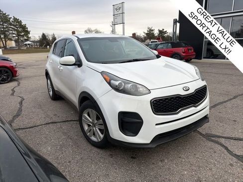 Used 2017 Kia Sportage LX image 3