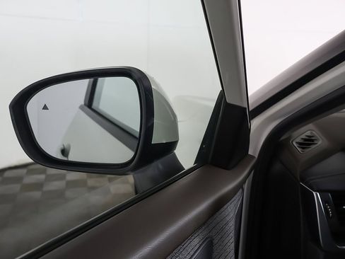 Used 2023 Nissan Rogue SV image 32