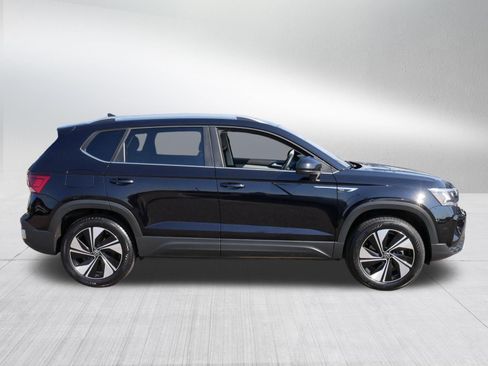 Used 2023 Volkswagen Taos SE w/ Panoramic Sunroof Package AWD/4WD image 8