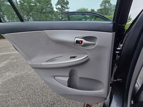 Used 2012 Toyota Corolla LE w/ Premium Pkg FWD image 18
