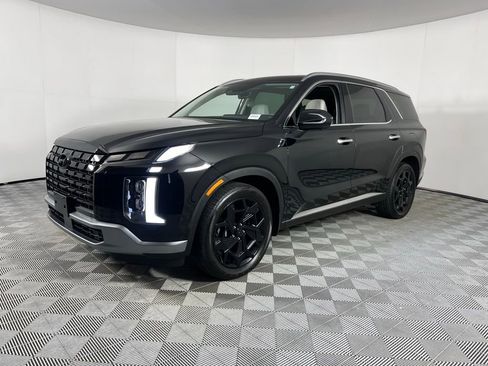 Used 2023 Hyundai Palisade Limited image 3