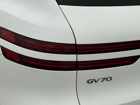 Used 2025 Genesis GV70 3.5T Sport w/ Sport Advanced Package AWD/4WD image 13