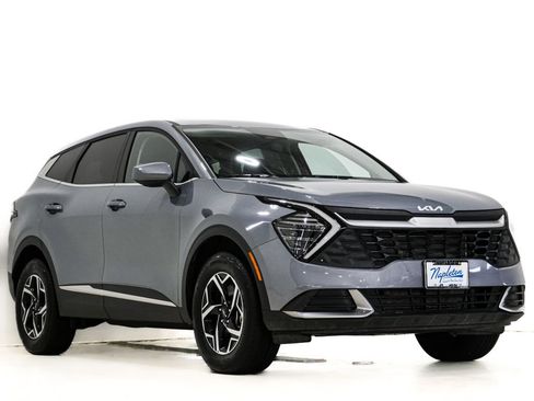 Used 2025 Kia Sportage LX image 1