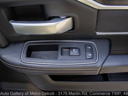Used 2024 RAM 5500 4x4 Regular Cab image 35