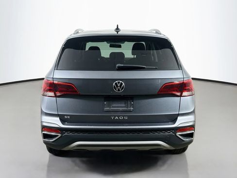 Used 2022 Volkswagen Taos SE w/ Panoramic Sunroof Package FWD image 6