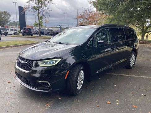 Used 2021 Chrysler Pacifica Touring-L image 5