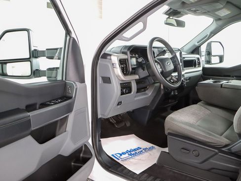 Used 2023 Ford F250 XLT w/ FX4 Off-Road Package AWD/4WD image 3