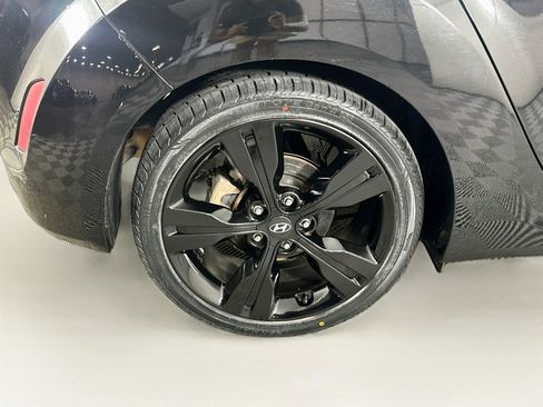 Used 2017 Hyundai Veloster Value Edition FWD image 11