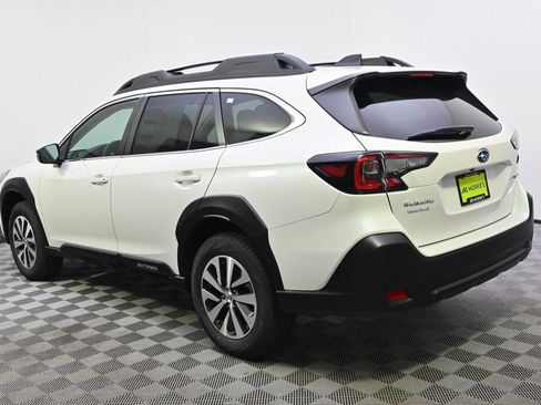 Used 2025 Subaru Outback Premium image 3