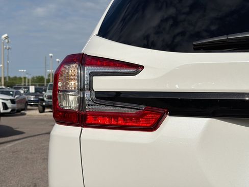 Used 2025 Subaru Ascent Bronze Edition AWD/4WD image 10