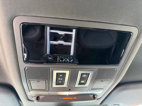 New 2026 Land Rover Defender 110 X-Dynamic SE image 20