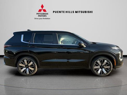 New 2026 Mitsubishi Outlander SE image 4