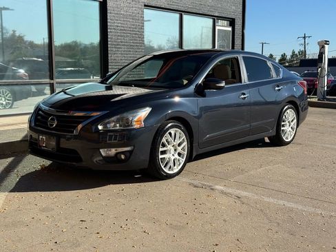Used 2013 Nissan Altima 3.5 SV image 22
