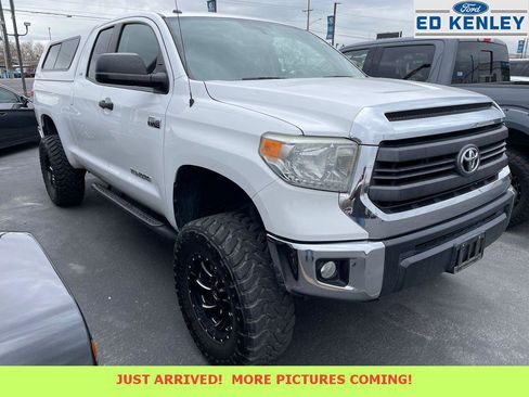 Used 2015 Toyota Tundra SR5 image 1