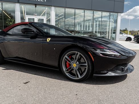 Used 2024 Ferrari Roma Spider RWD image 19