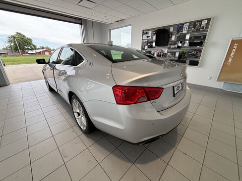Used 2015 Chevrolet Impala LTZ FWD image 3