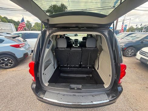 Used 2017 Dodge Grand Caravan SXT FWD image 9