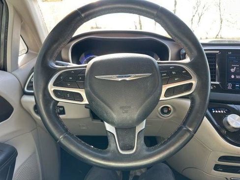 Certified 2018 Chrysler Pacifica Touring-L Plus FWD image 29