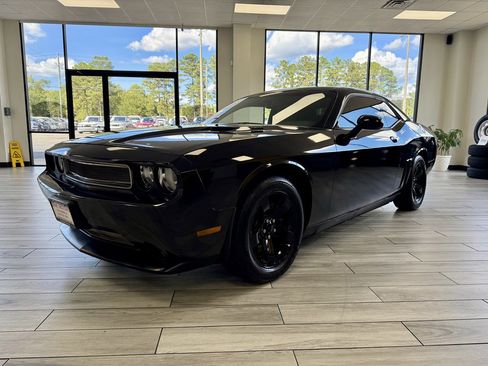 Used 2013 Dodge Challenger R/T image 3