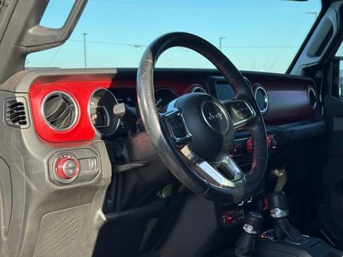 Used 2023 Jeep Gladiator Rubicon w/ Cold Weather Group image 19