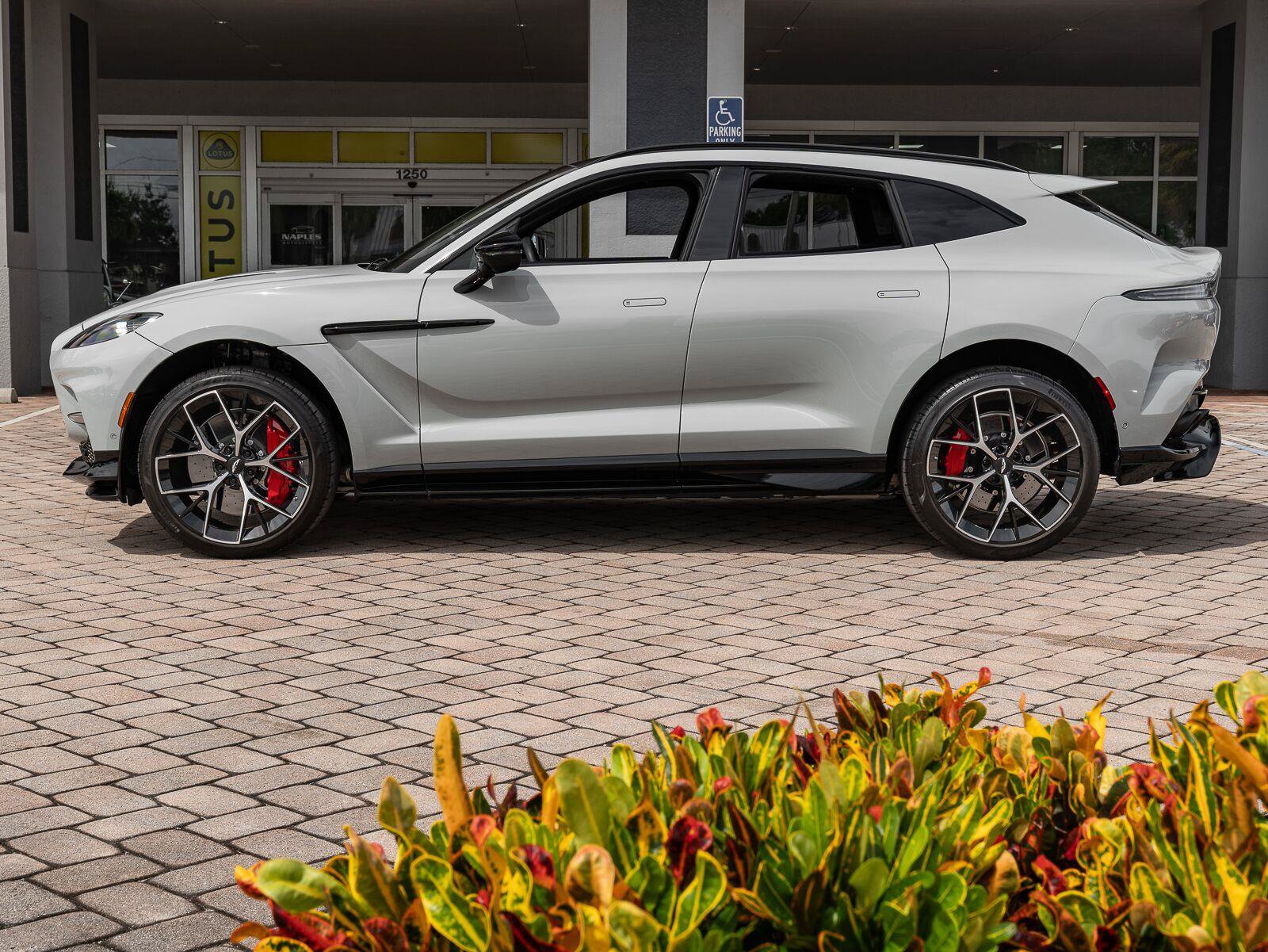 Used 2025 Aston Martin DBX 707 AWD/4WD image 33