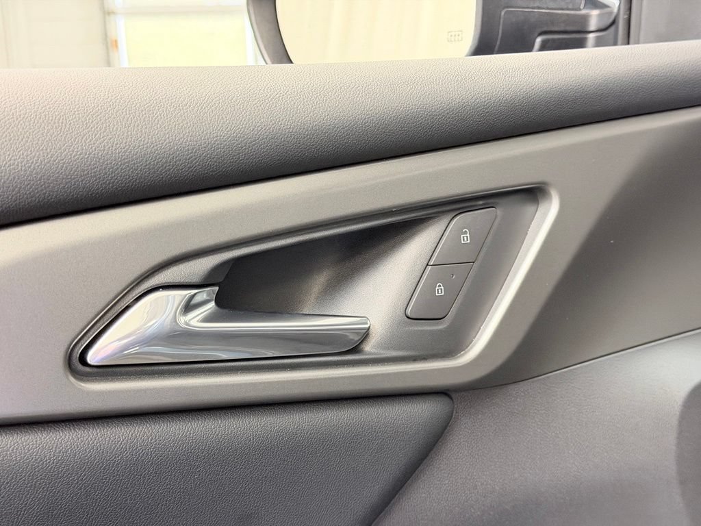 Used 2025 Chevrolet Traverse LT FWD image 9