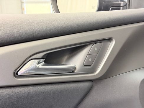 Used 2025 Chevrolet Traverse LT FWD image 9