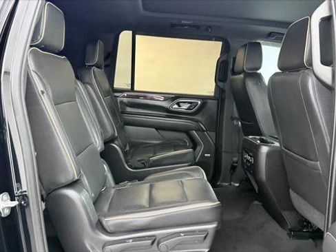 Used 2021 Chevrolet Suburban Premier w/ Premium Package AWD/4WD image 22