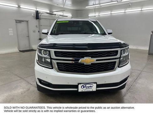 Used 2017 Chevrolet Suburban LT w/ Luxury Package AWD/4WD image 4