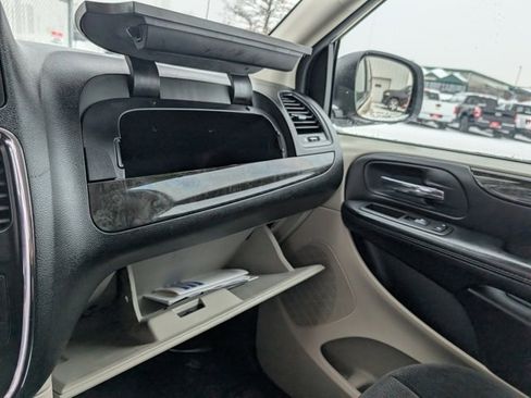 Used 2014 Dodge Grand Caravan SXT image 16