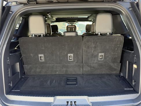 Used 2024 Ford Expedition Platinum image 41