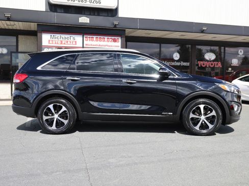 Used 2017 Kia Sorento EX AWD/4WD image 3