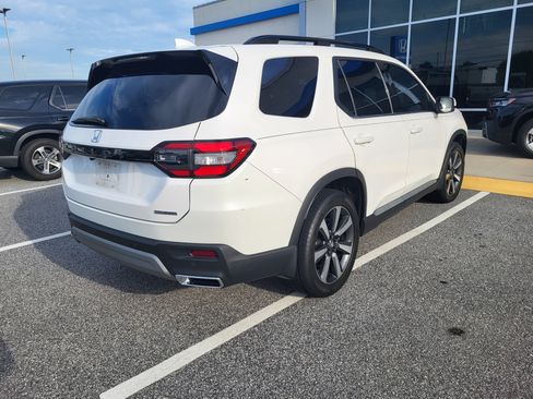 Certified 2024 Honda Pilot Touring image 4