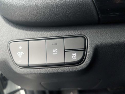 Used 2025 Kia Seltos S image 16