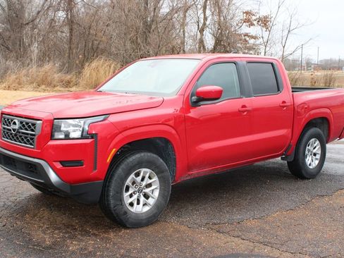 Used 2024 Nissan Frontier SV image 4