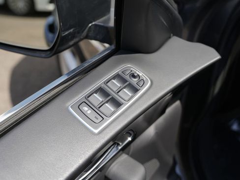 Used 2019 Jaguar F-PACE Premium AWD/4WD image 23