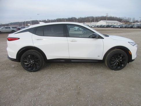 New 2026 Buick Envista Sport Touring image 3