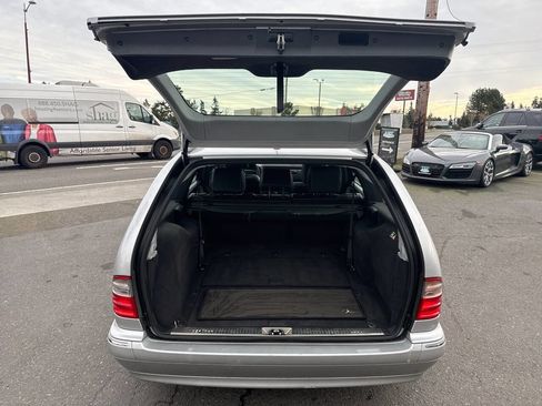 Used 2000 Mercedes-Benz E 320 4MATIC Wagon image 6