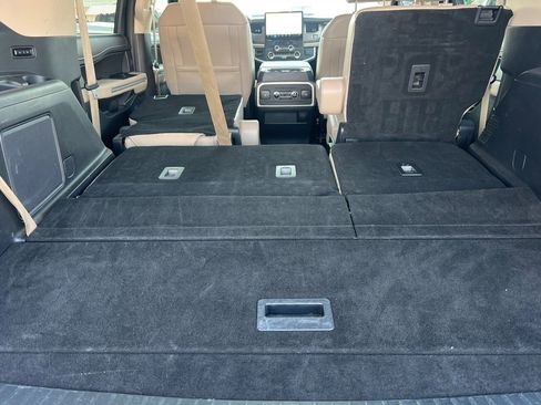 Used 2024 Ford Expedition Limited image 17