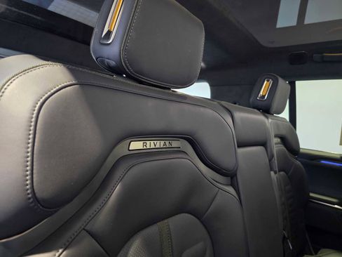 Used 2022 Rivian R1S Launch Edition image 20