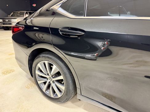 Used 2019 Lexus ES 350 Ultra Luxury w/ Premium Package image 19