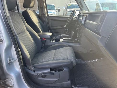 Used 2010 Jeep Commander Sport image 11