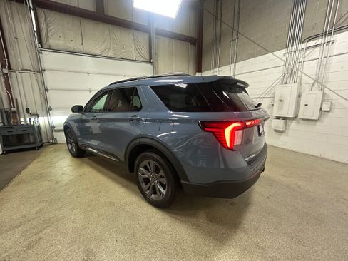 Used 2025 Ford Explorer Active w/ Active Comfort Package AWD/4WD image 7