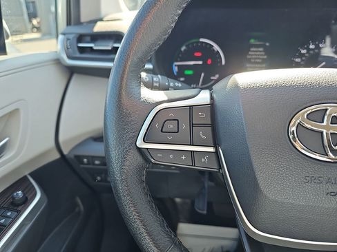 Used 2022 Toyota Sienna XLE image 22