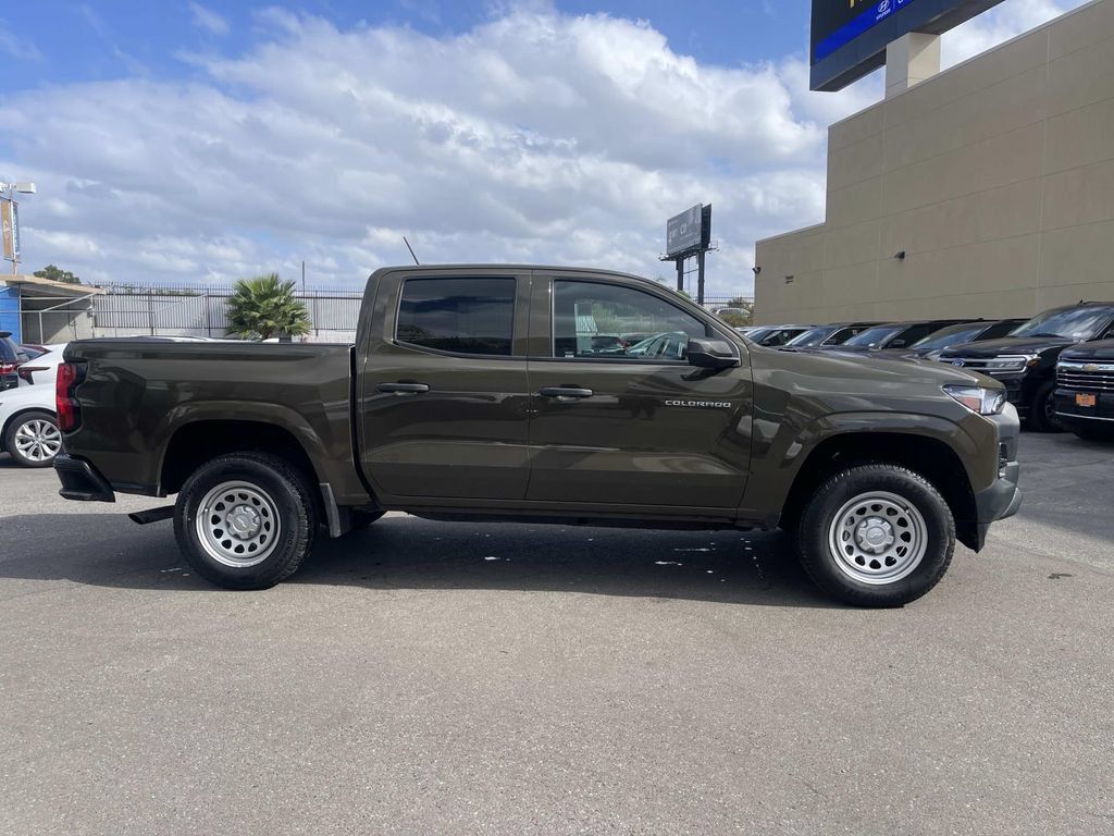 Used 2024 Chevrolet Colorado W/T RWD image 2