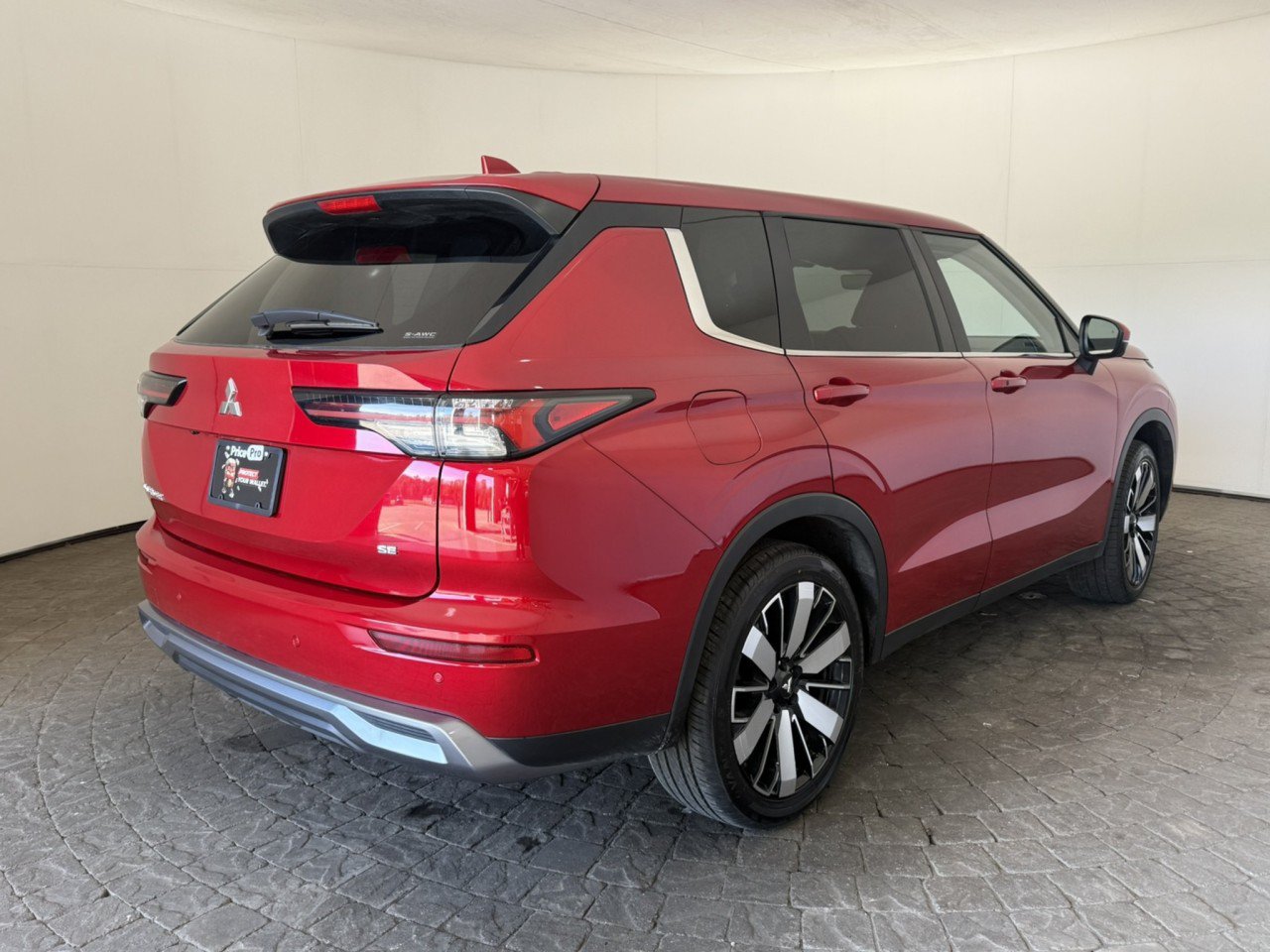 Used 2025 Mitsubishi Outlander SE AWD/4WD image 9