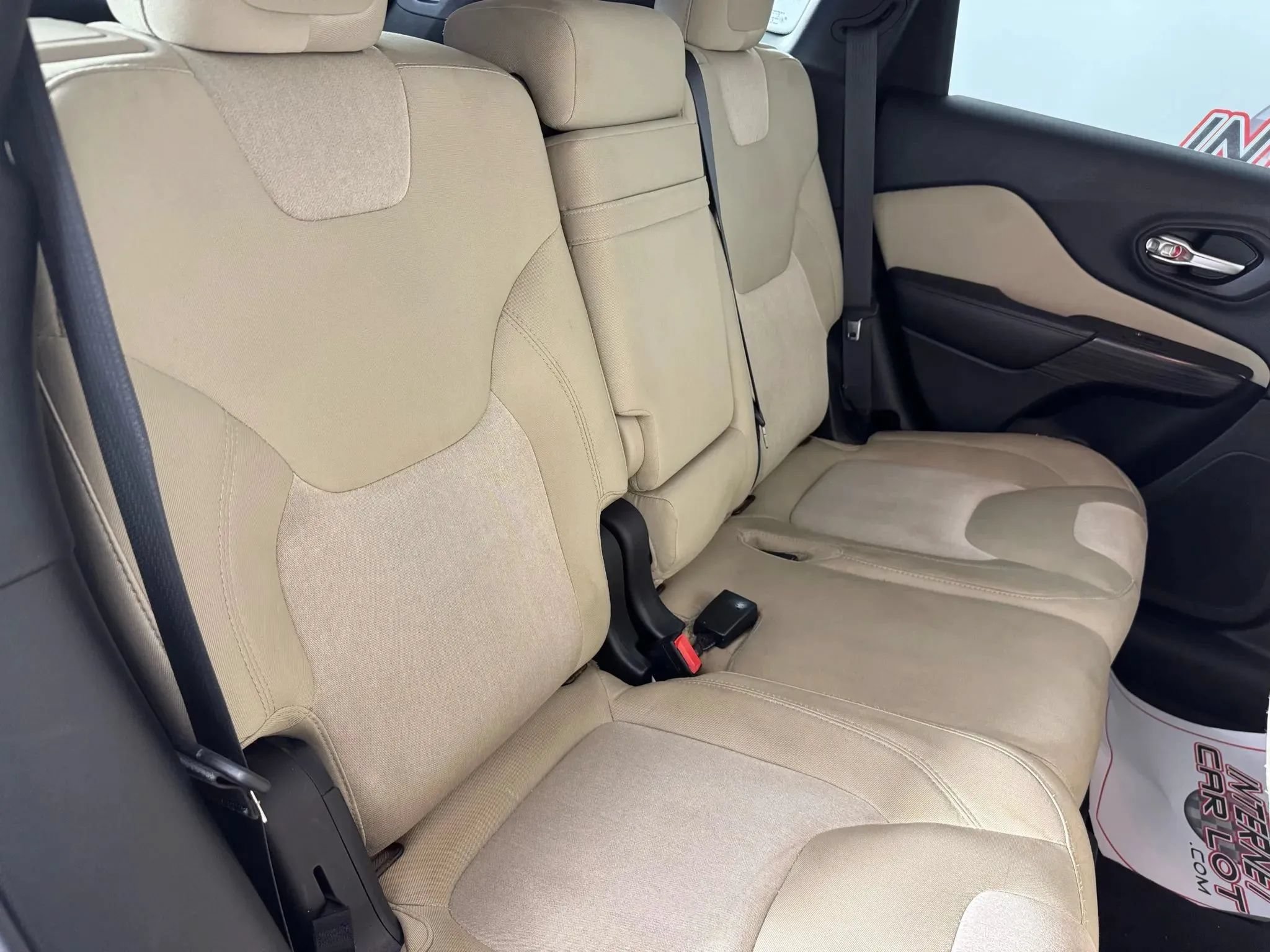 Used 2015 Jeep Cherokee Sport FWD image 32